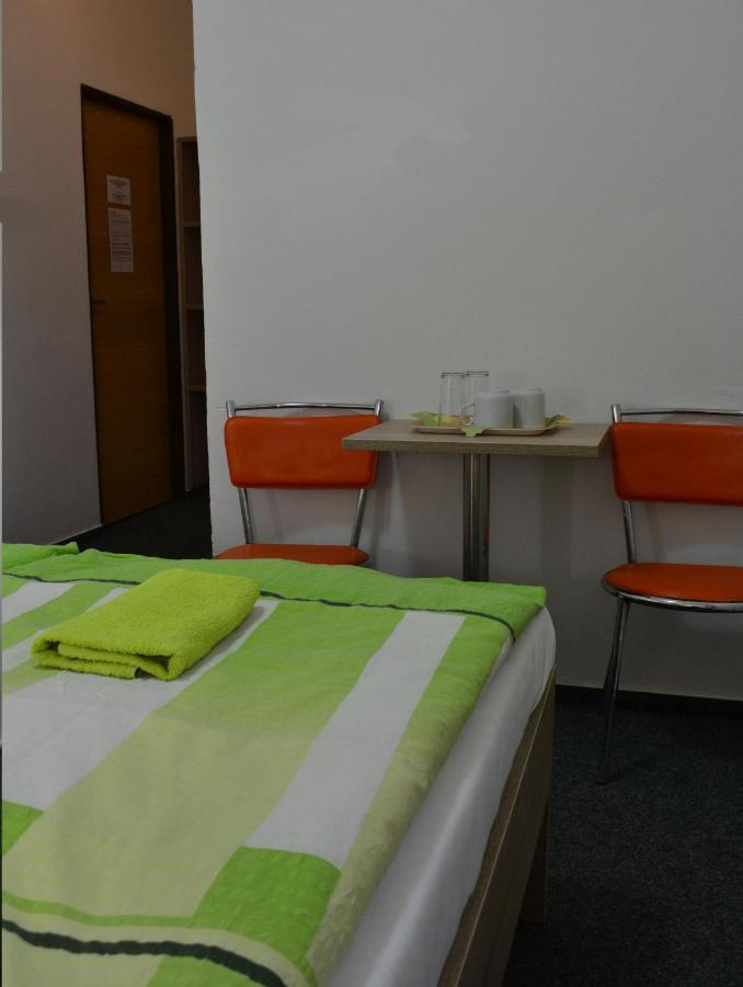 Hotel Decin Na Skrivance Bagian luar foto