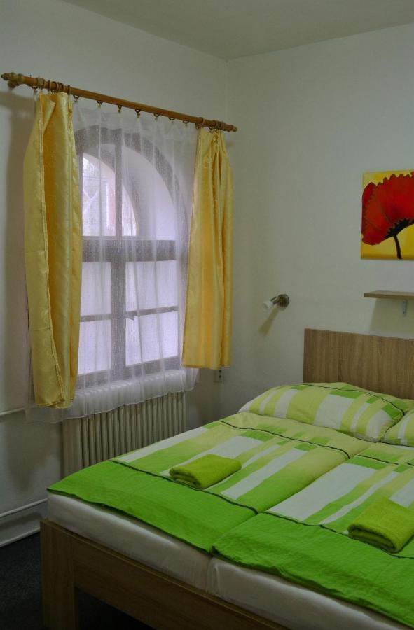 Hotel Decin Na Skrivance Bagian luar foto
