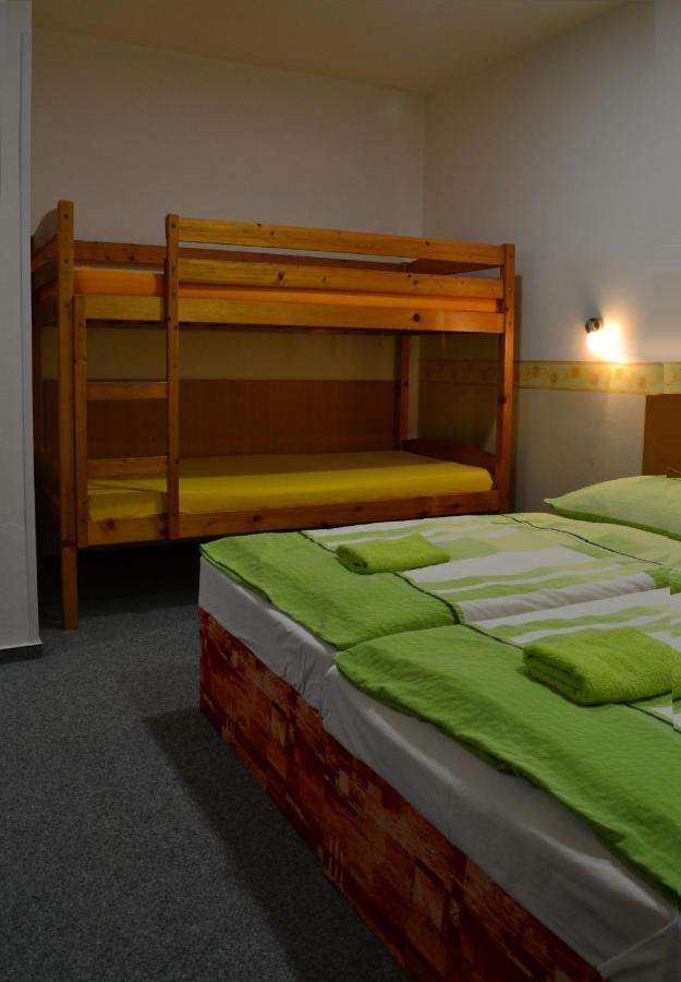 Hotel Decin Na Skrivance Bagian luar foto