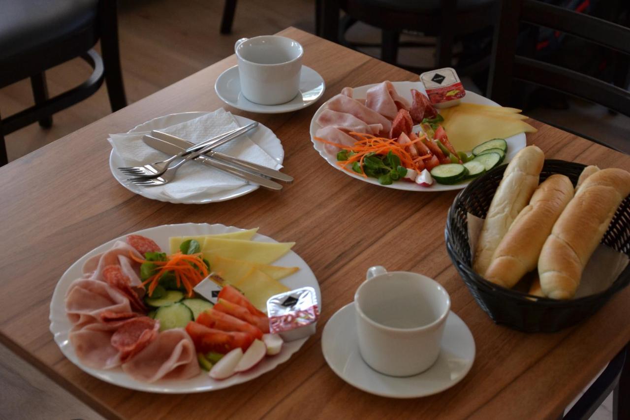 Hotel Decin Na Skrivance Bagian luar foto