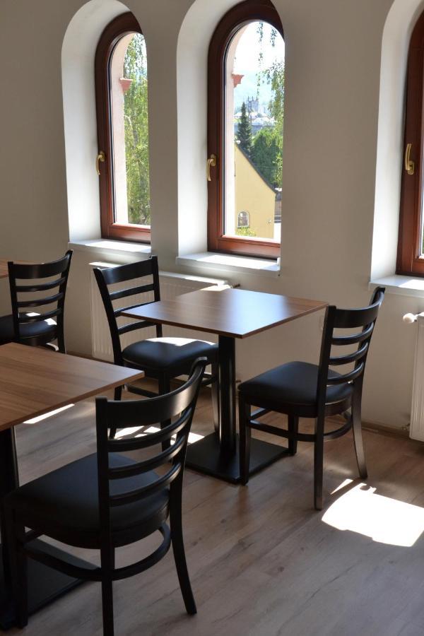 Hotel Decin Na Skrivance Bagian luar foto