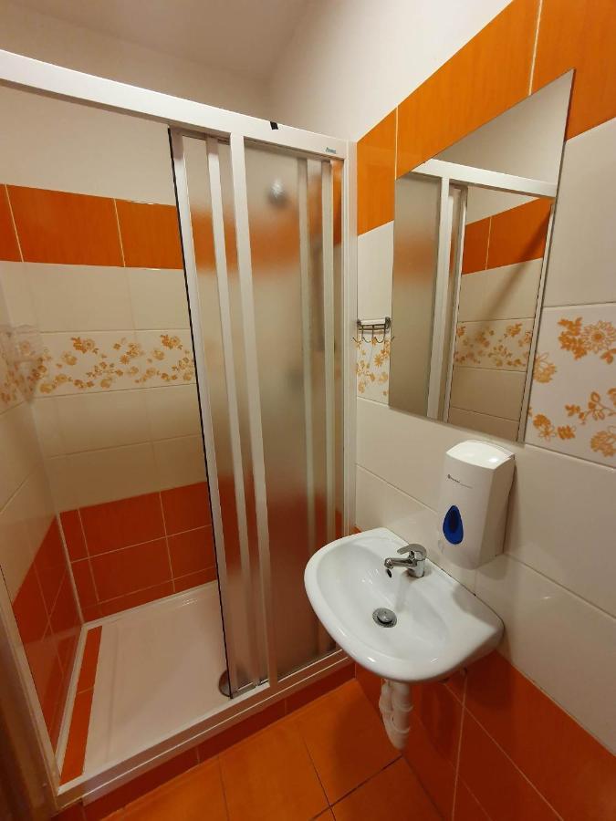 Hotel Decin Na Skrivance Bagian luar foto