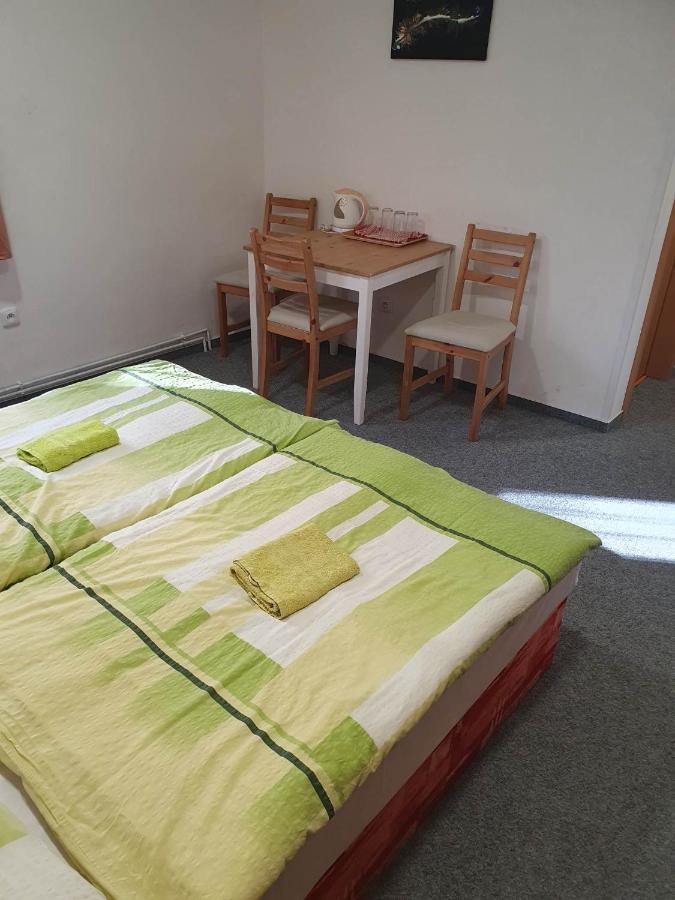 Hotel Decin Na Skrivance Bagian luar foto