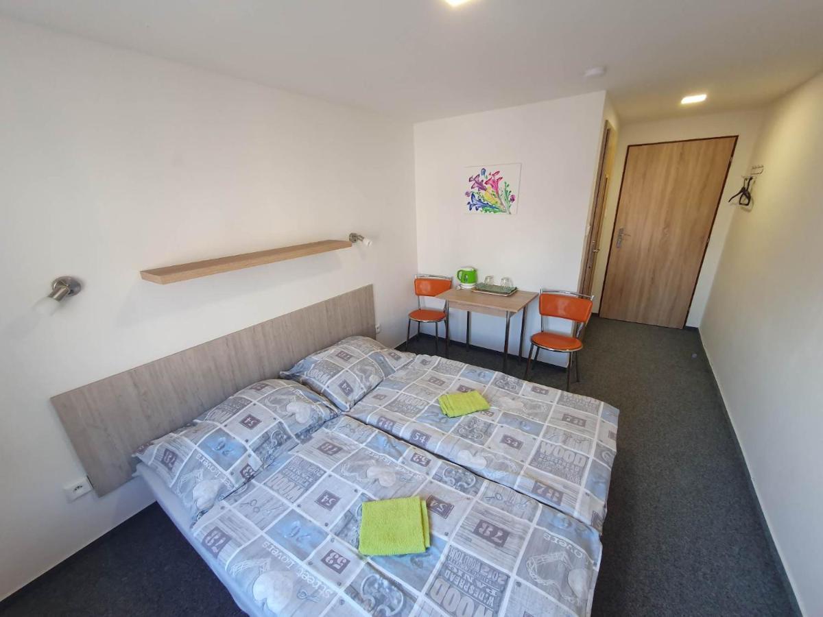Hotel Decin Na Skrivance Bagian luar foto