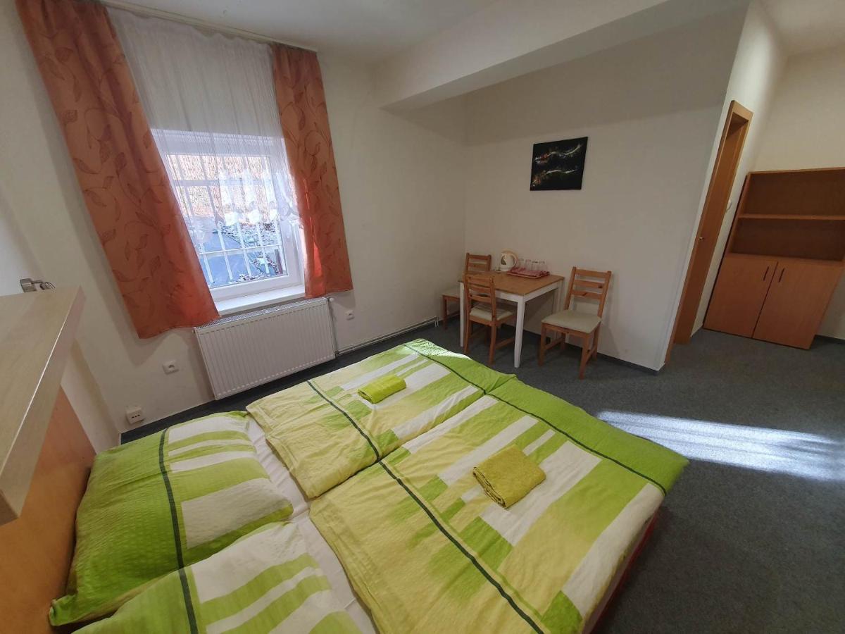 Hotel Decin Na Skrivance Bagian luar foto