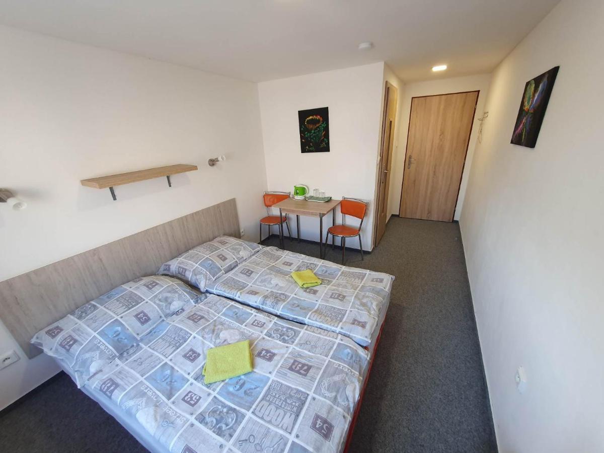 Hotel Decin Na Skrivance Bagian luar foto