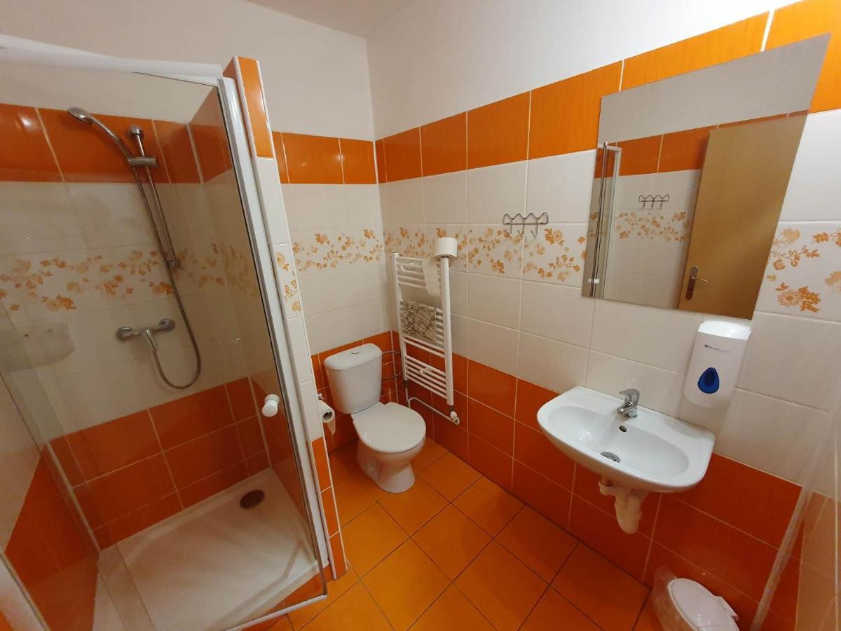 Hotel Decin Na Skrivance Bagian luar foto