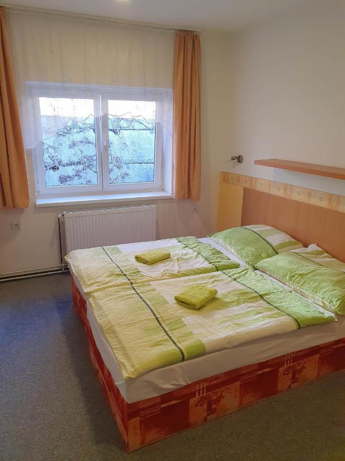 Hotel Decin Na Skrivance Bagian luar foto