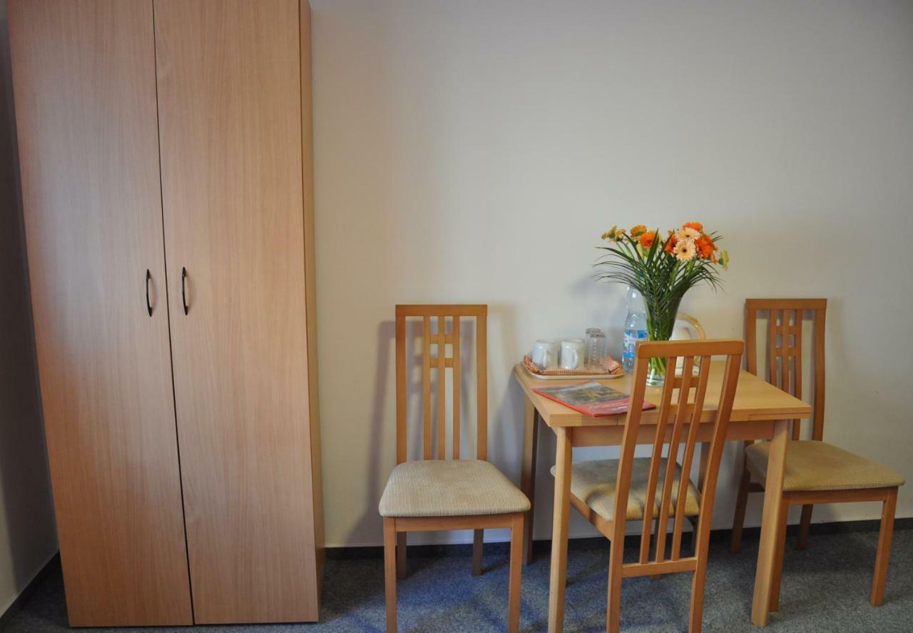 Hotel Decin Na Skrivance Bagian luar foto